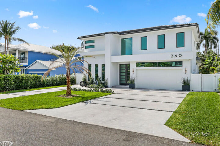 Property Photo: 260 NE 3rd Street FL 33432