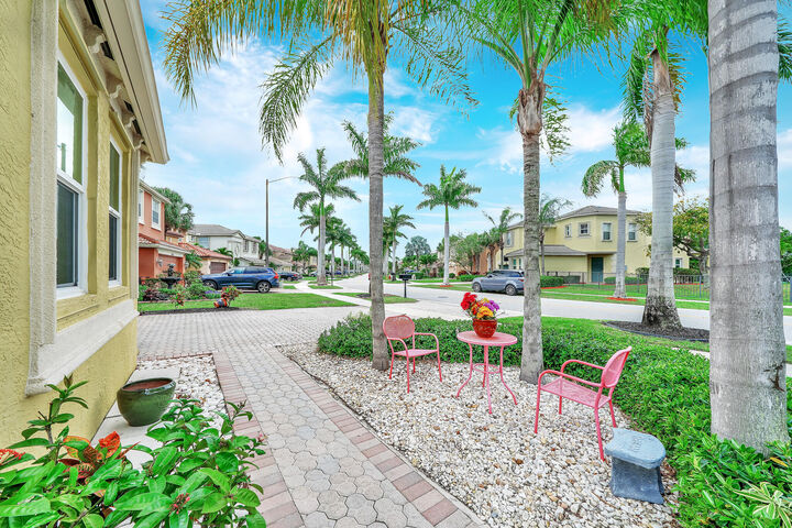 Property Photo: 9161 Dupont Place FL 33414