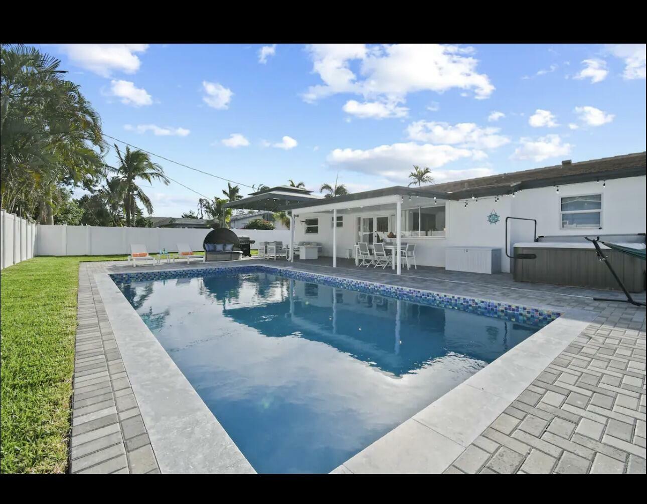 Property Photo: 5040 NE 22nd Avenue FL 33064
