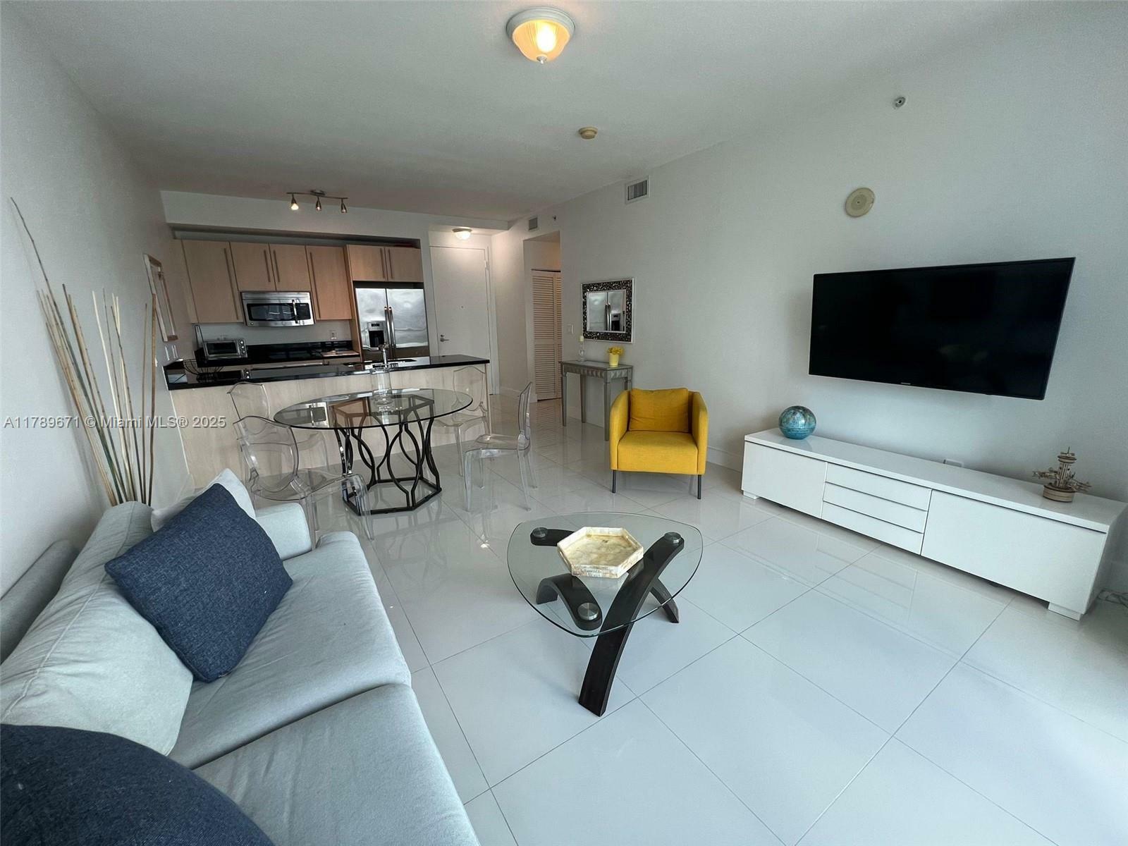 Property Photo: 1111 SW 1st Ave 3121-N FL 33130