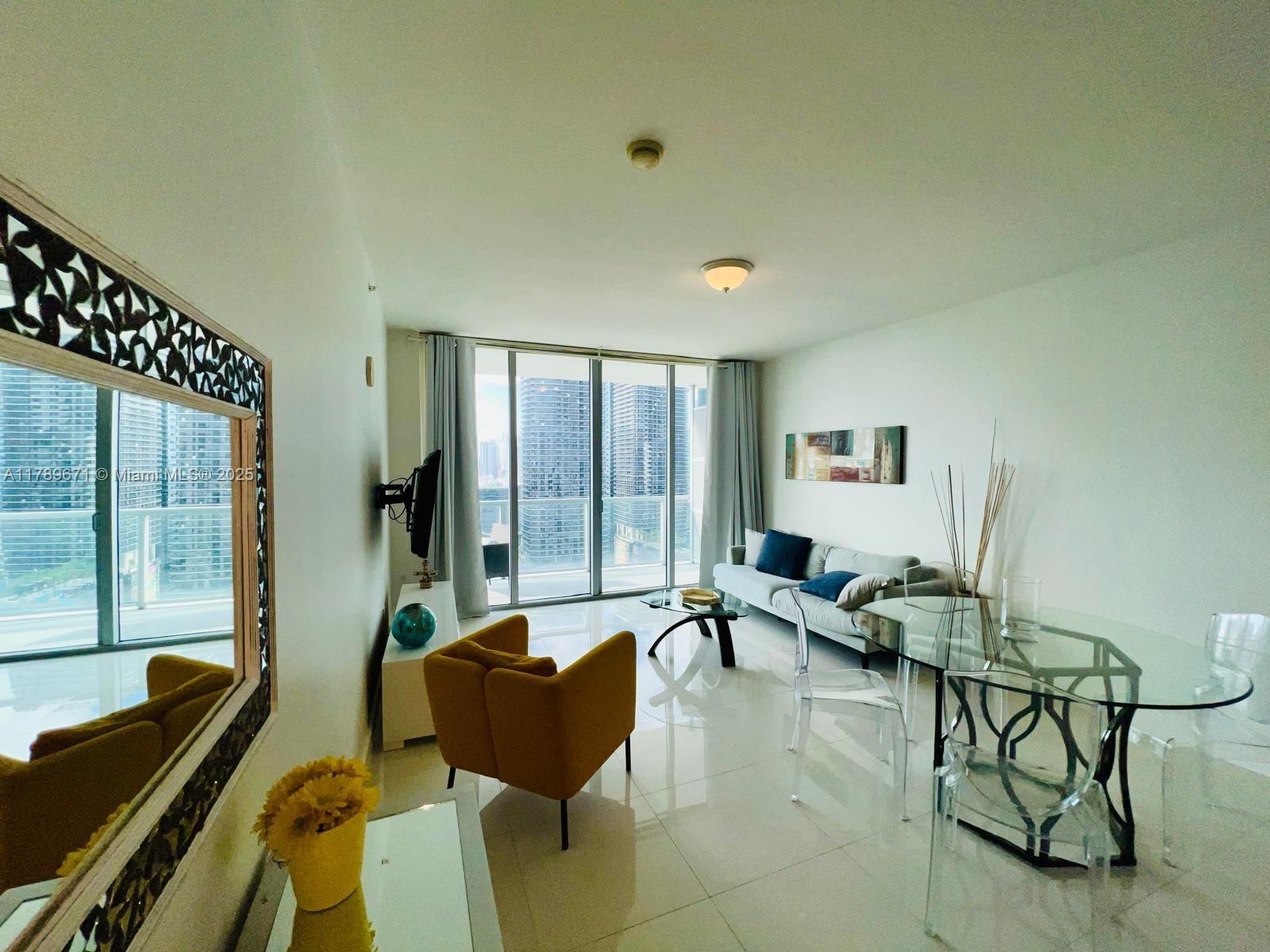 Property Photo:  1111 SW 1st Ave 3121-N  FL 33130 