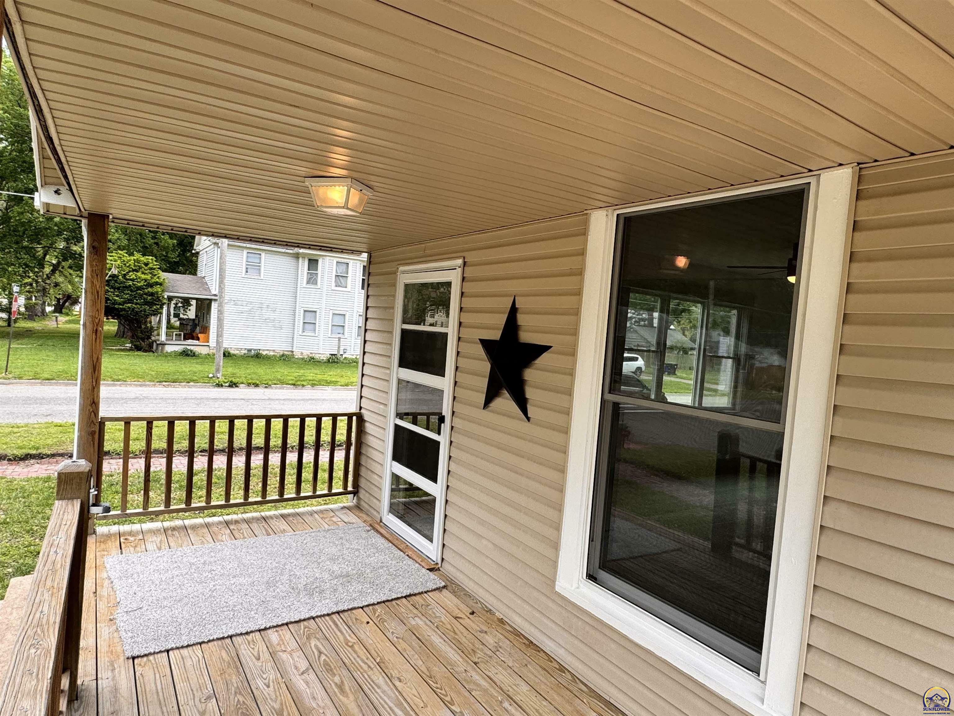 Property Photo:  501 NE Grattan St  KS 66616 