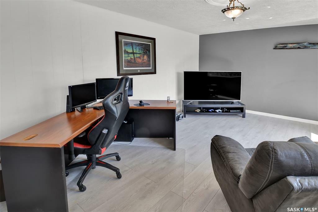 Property Photo: 1143 O Avenue S SK S7M 2T3