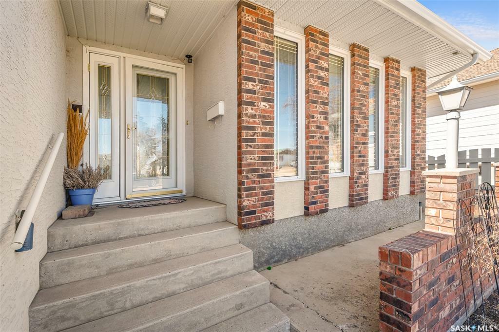 Property Photo: 1170 Wolfe Avenue SK S6H 1K1