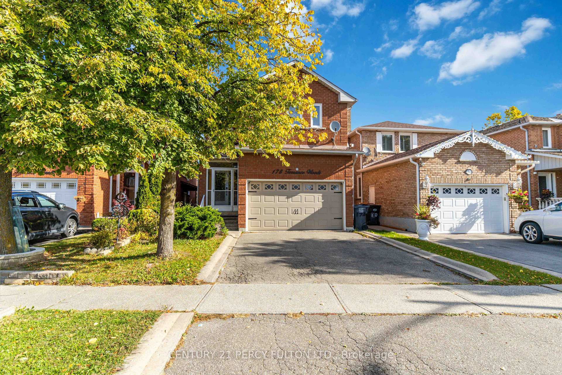 Property Photo: 178 Torrance Woods Wood ON L6Y 4K1