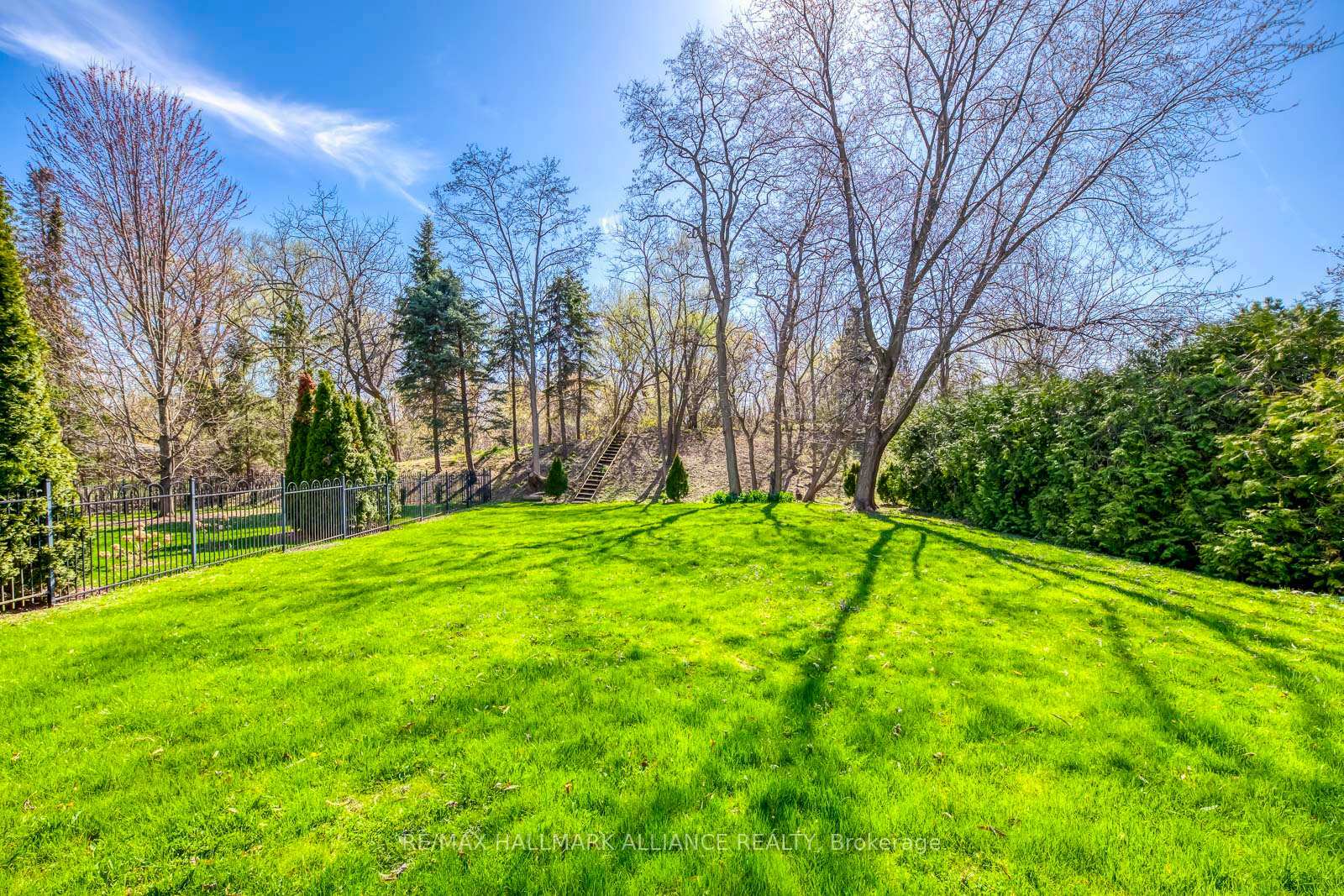 Property Photo: 494 Chartwell Road ON L6J 4A5