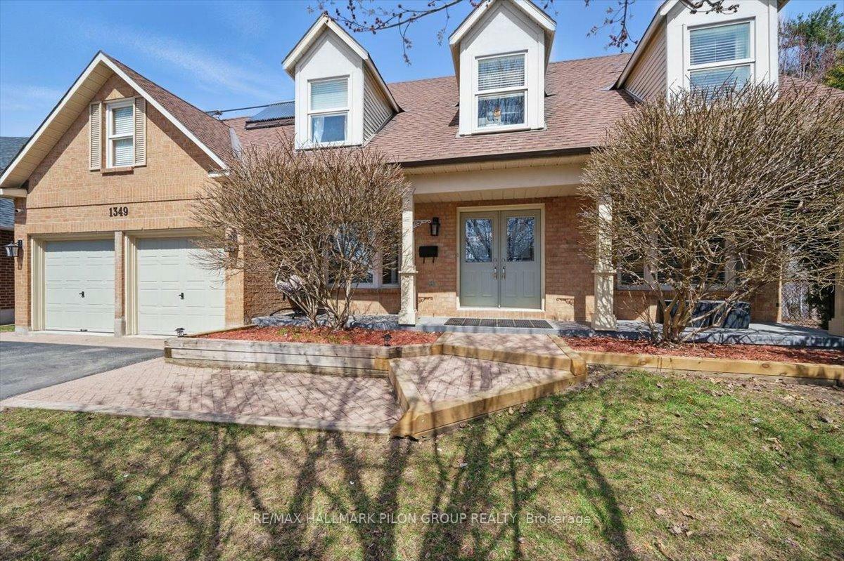 Property Photo: 1349 Fallingbrook Ridge ON K4A 2A8