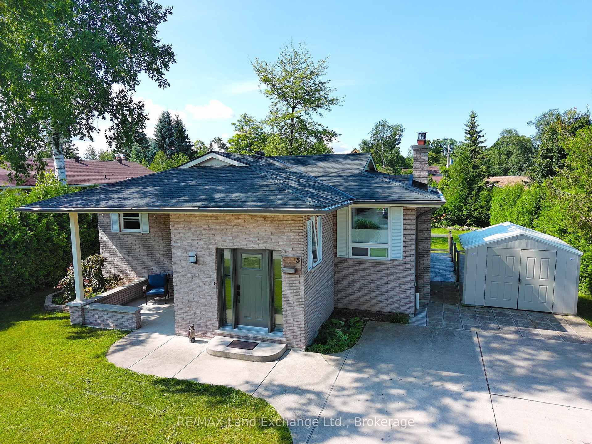 Property Photo: 5 Macgregor Beach Road ON N2Z 1J6