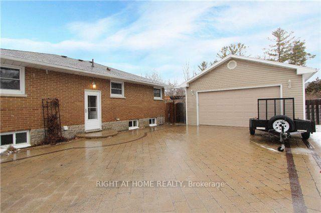 Property Photo: 132 Winchester Road E ON L1M 1X2