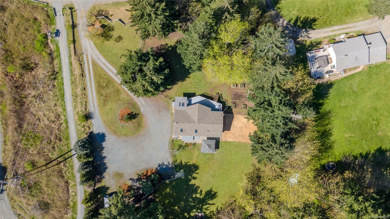 Property Photo: 1121 Harewood Mines Rd BC V9R 5W9