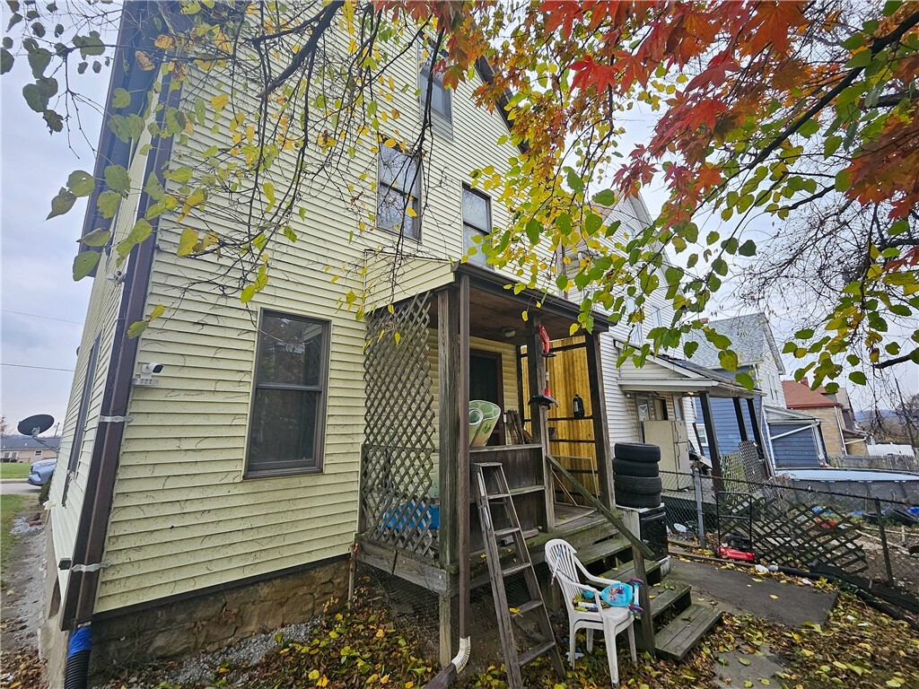 Property Photo: 1517 Beaver St PA 15132