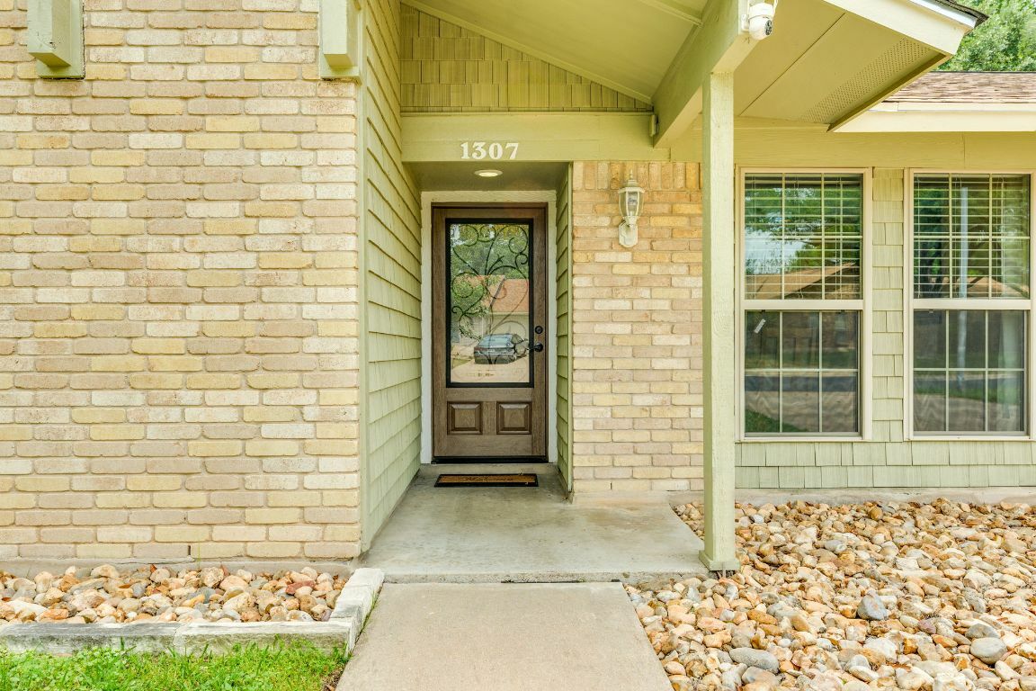 Property Photo: 1307 S Meadows Drive TX 78758