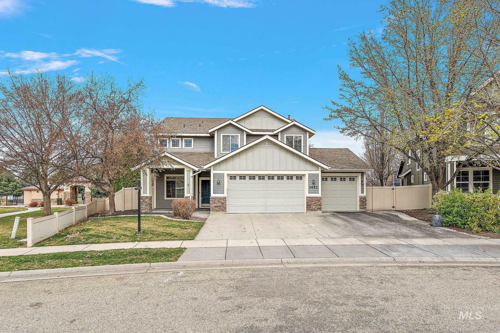Property Photo: 1452 E Pistioa ID 83642