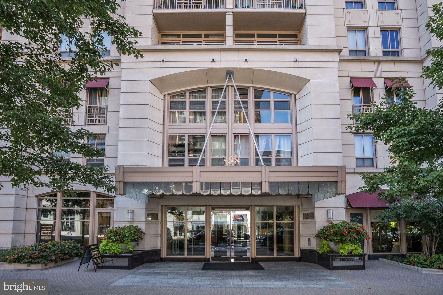Property Photo: 888 N Quincy Street 1910 VA 22203