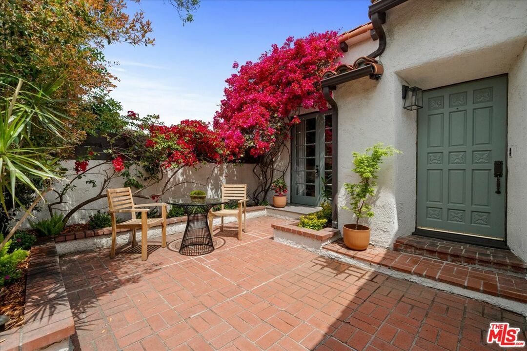 3074 Lake Hollywood Dr  Los Angeles CA 90068 photo