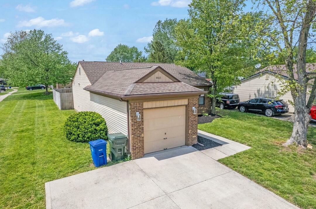 Property Photo: 4405 Trindel Way OH 43231