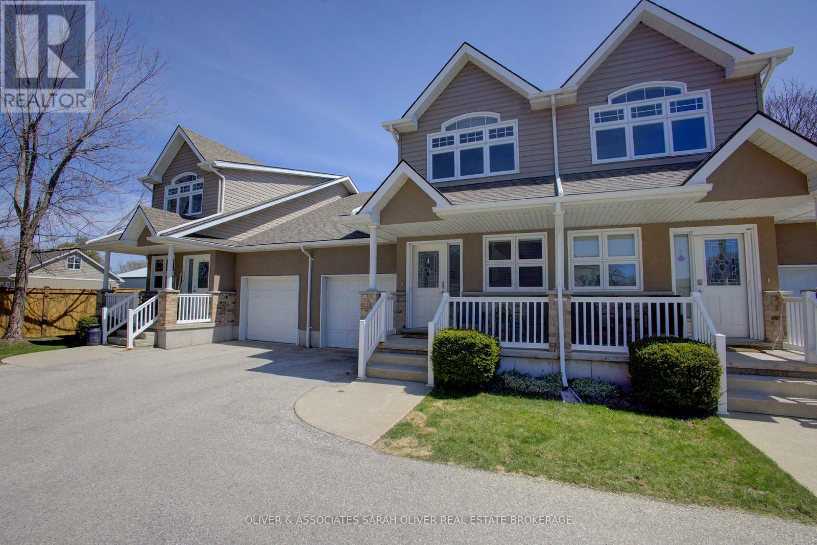 Property Photo: 433 Queen Street #6 ON N2Z 0A2