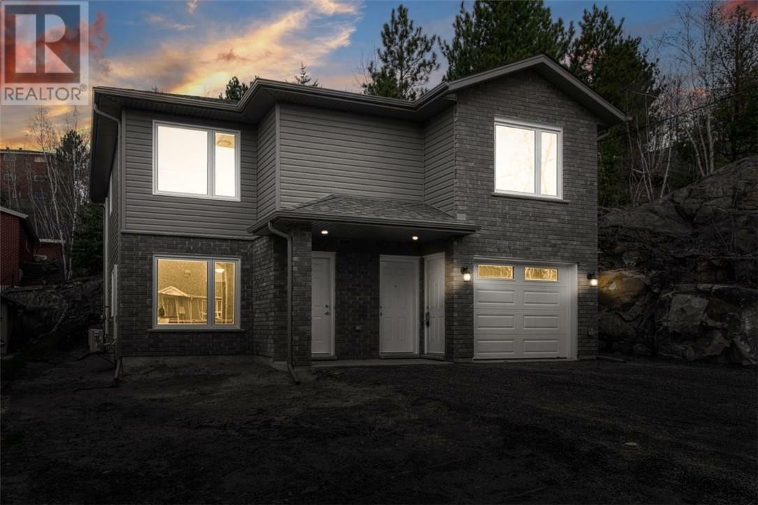 Photo de la propriété: 115 Parkwood Street ON P3A 0C4