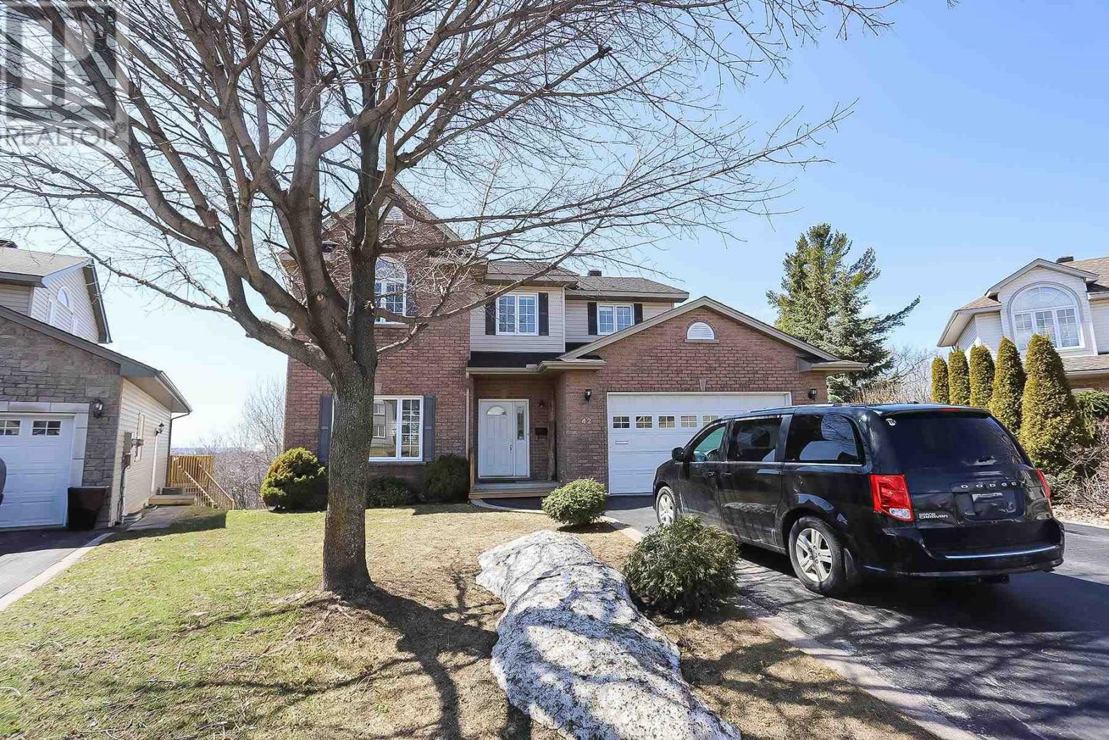Property Photo: 42 Cody Point Ct ON P6B 6L8