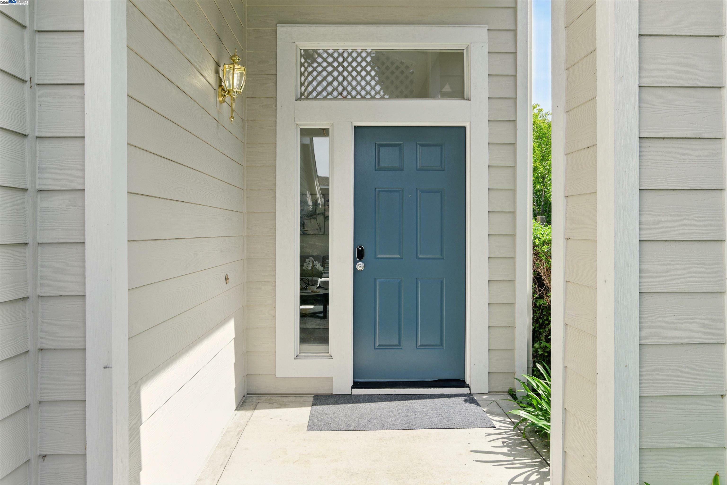 Property Photo: 33243 Sunriver Cmn CA 94555