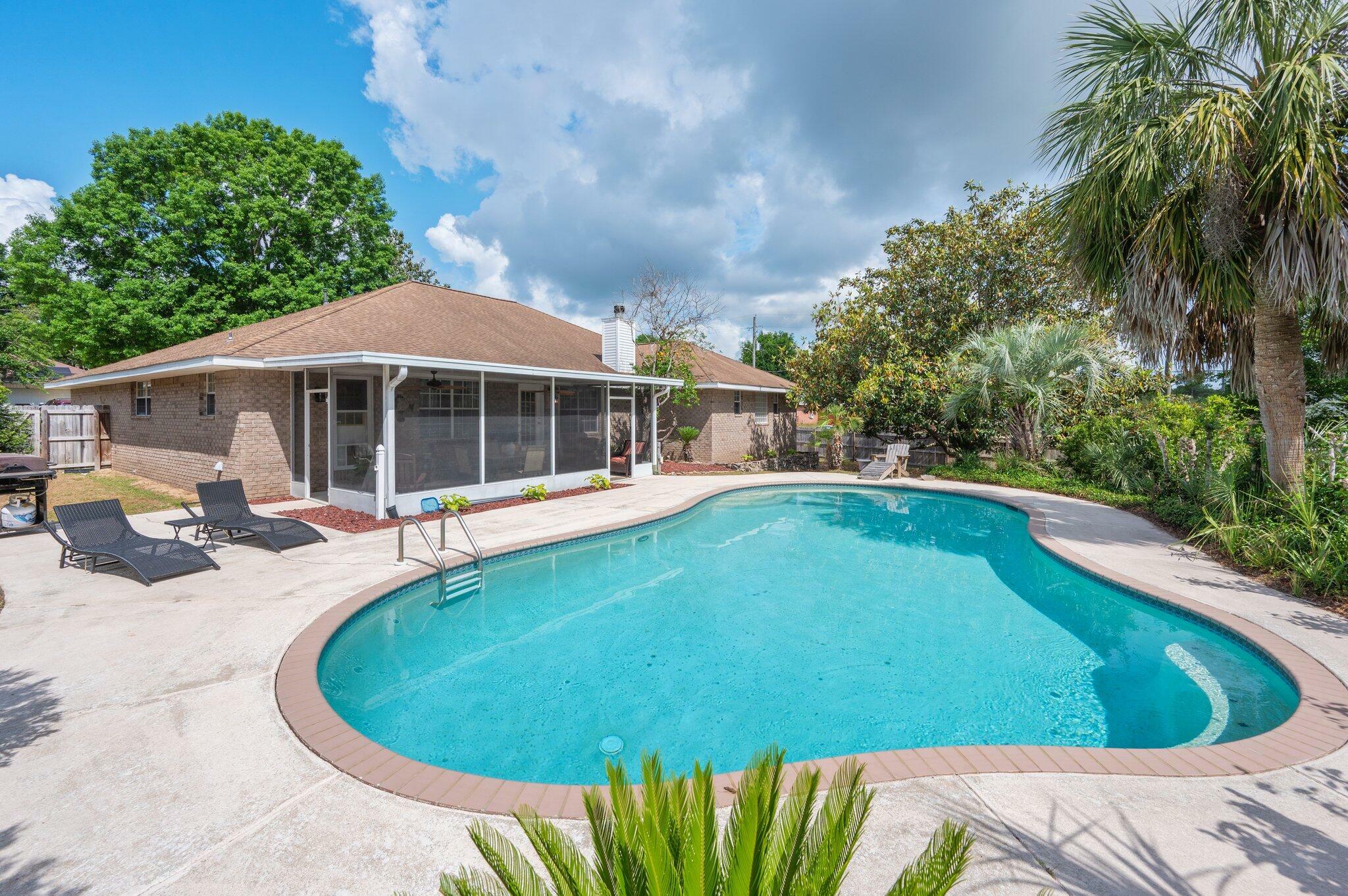 Property Photo: 549 Tom Sawyer Lane FL 32536