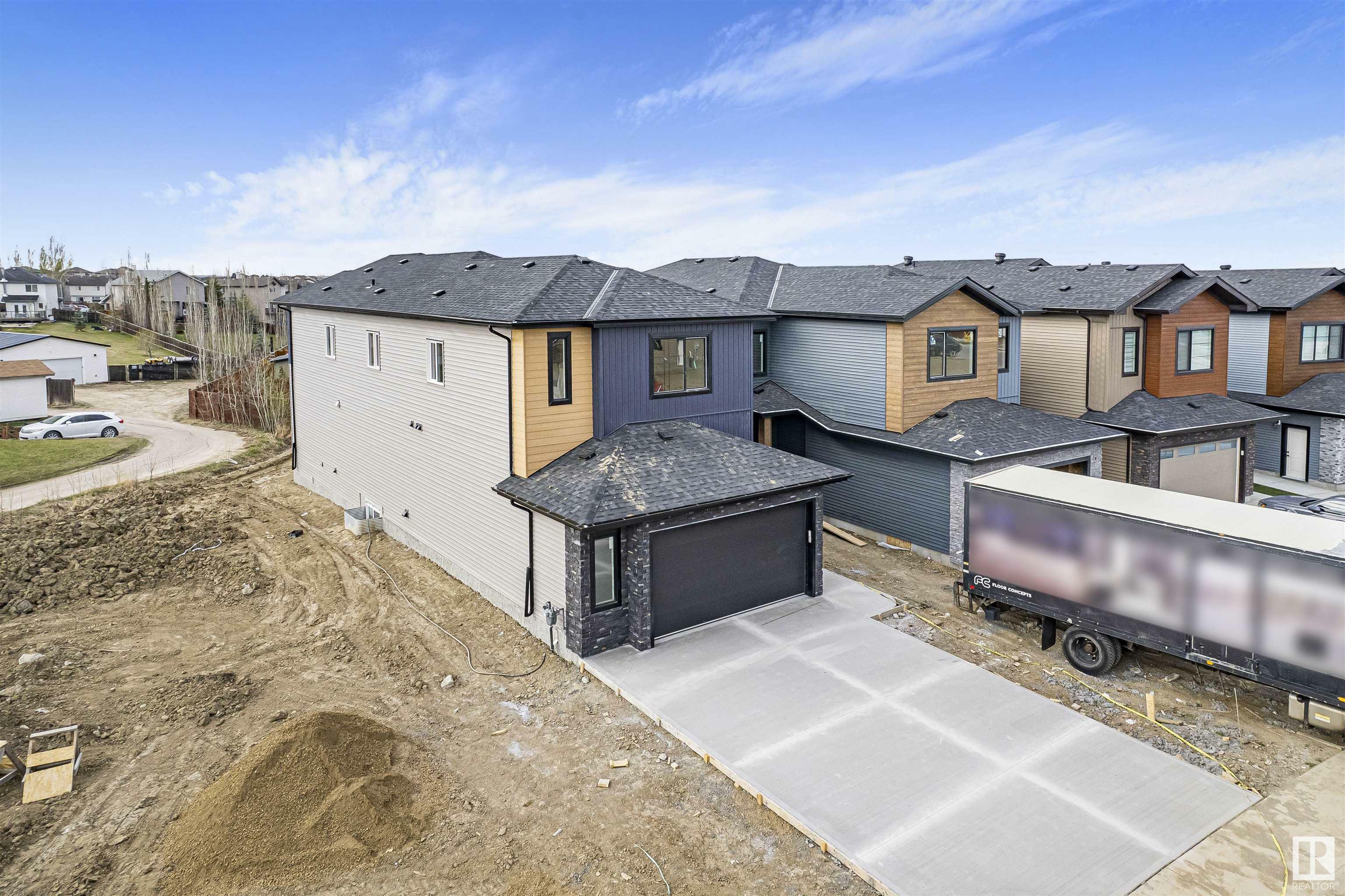 Property Photo: 46 Grassview Crescent AB T7X 3G1