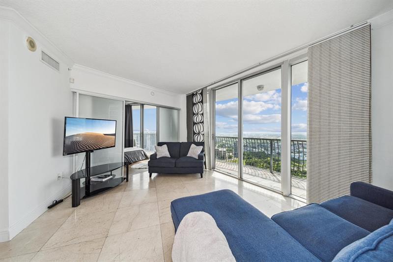 Property Photo: 1750 N Bayshore Dr 4315 FL 33132