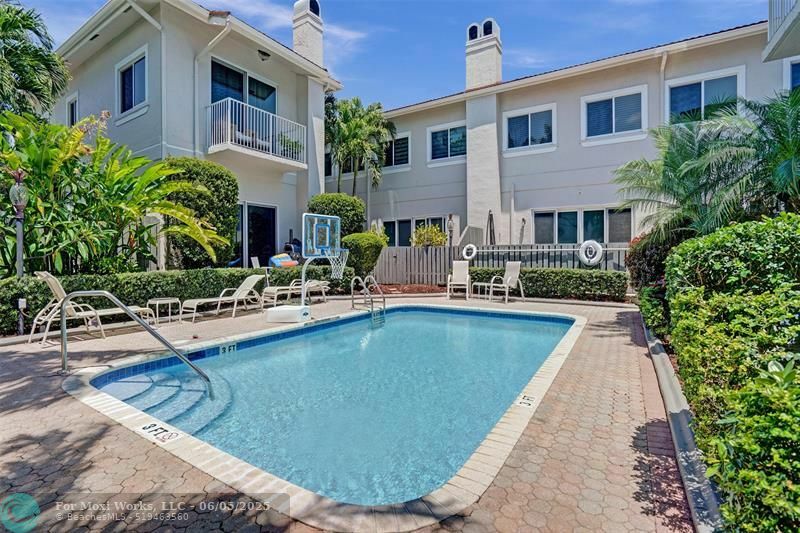 Property Photo:  1744 NE 9th St  FL 33304 