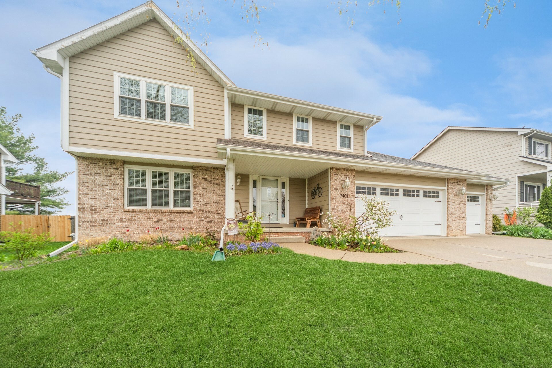 Property Photo: 9401 Hickory Drive IA 50322