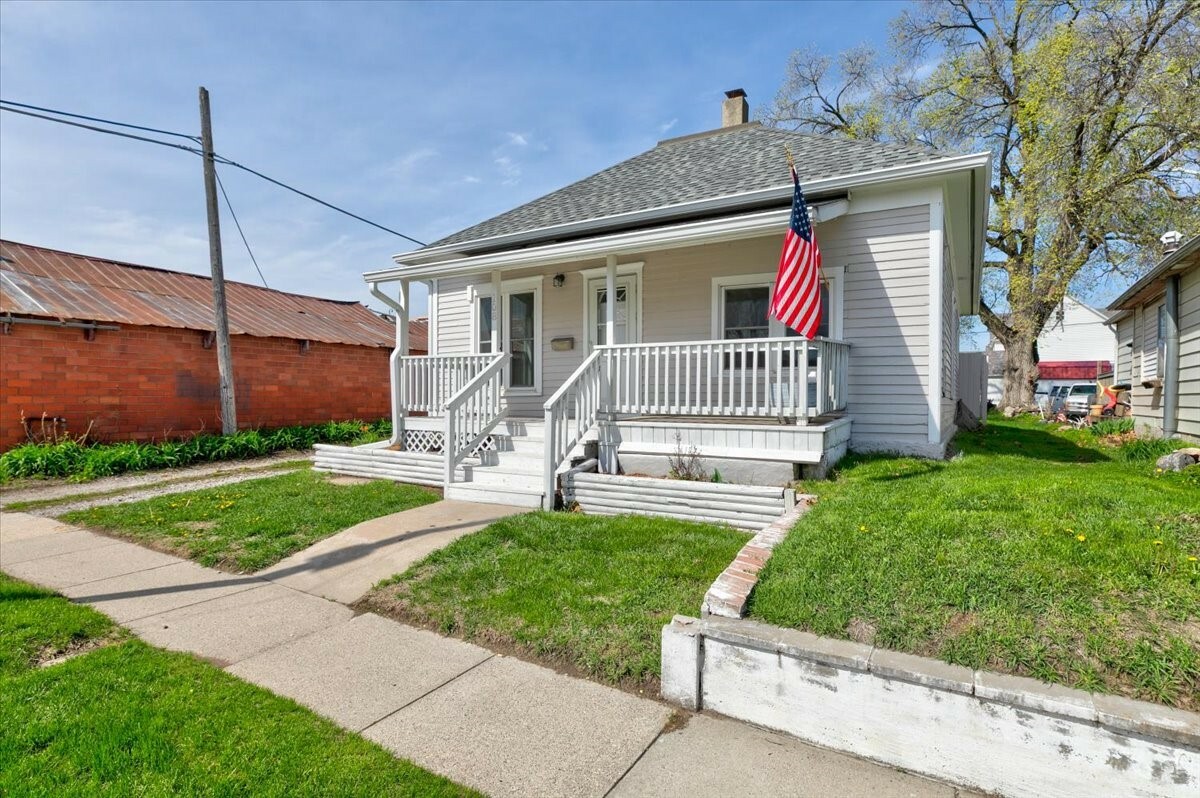 Property Photo: 108 SE Main Street IA 50156