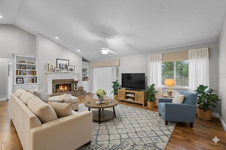 Property Photo:  314 E Bonnie Trail  FL 32750 