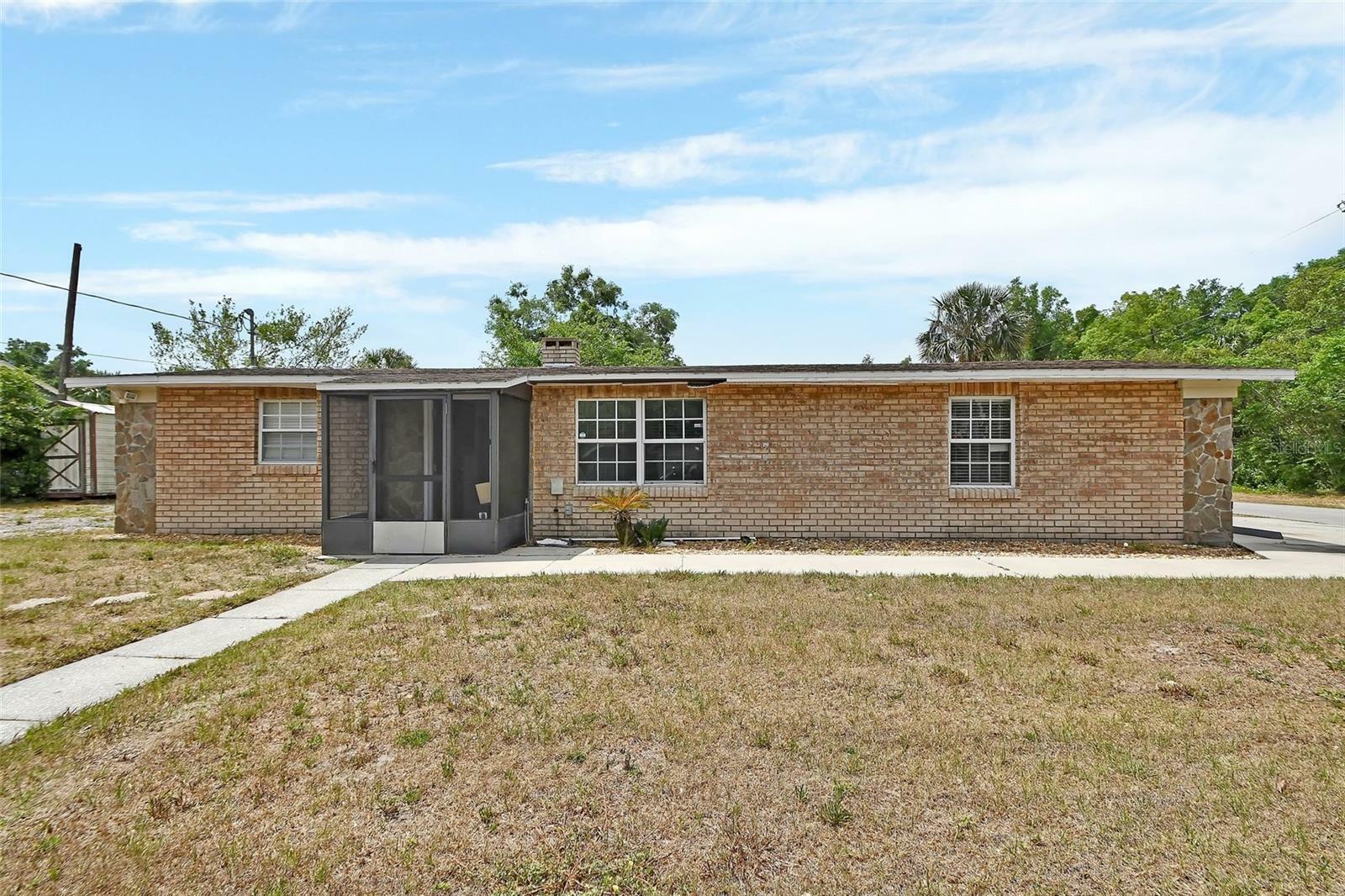 Property Photo: 636 W Mathis Street FL 32720