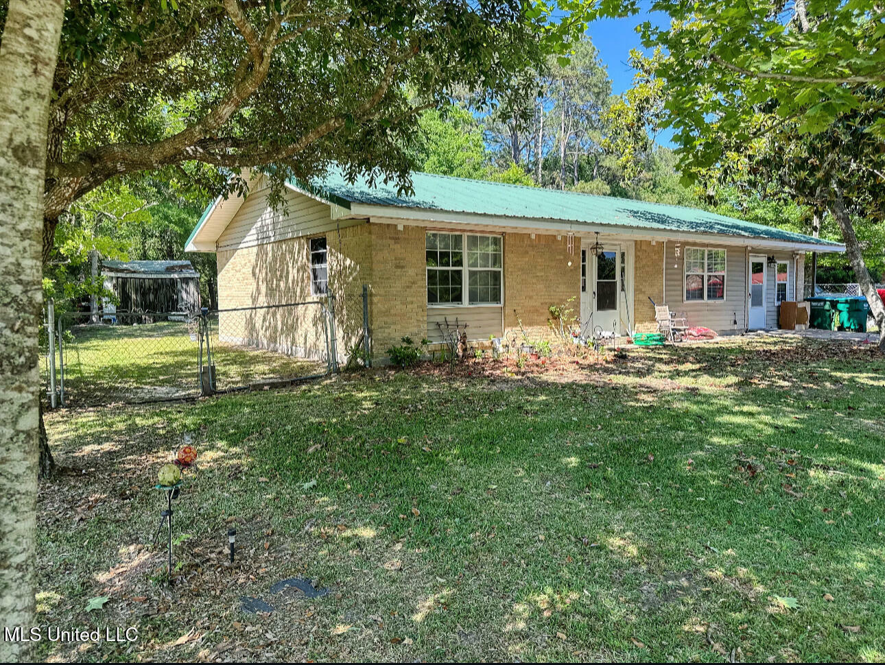 Property Photo: 1716 Courtney Drive MS 39553