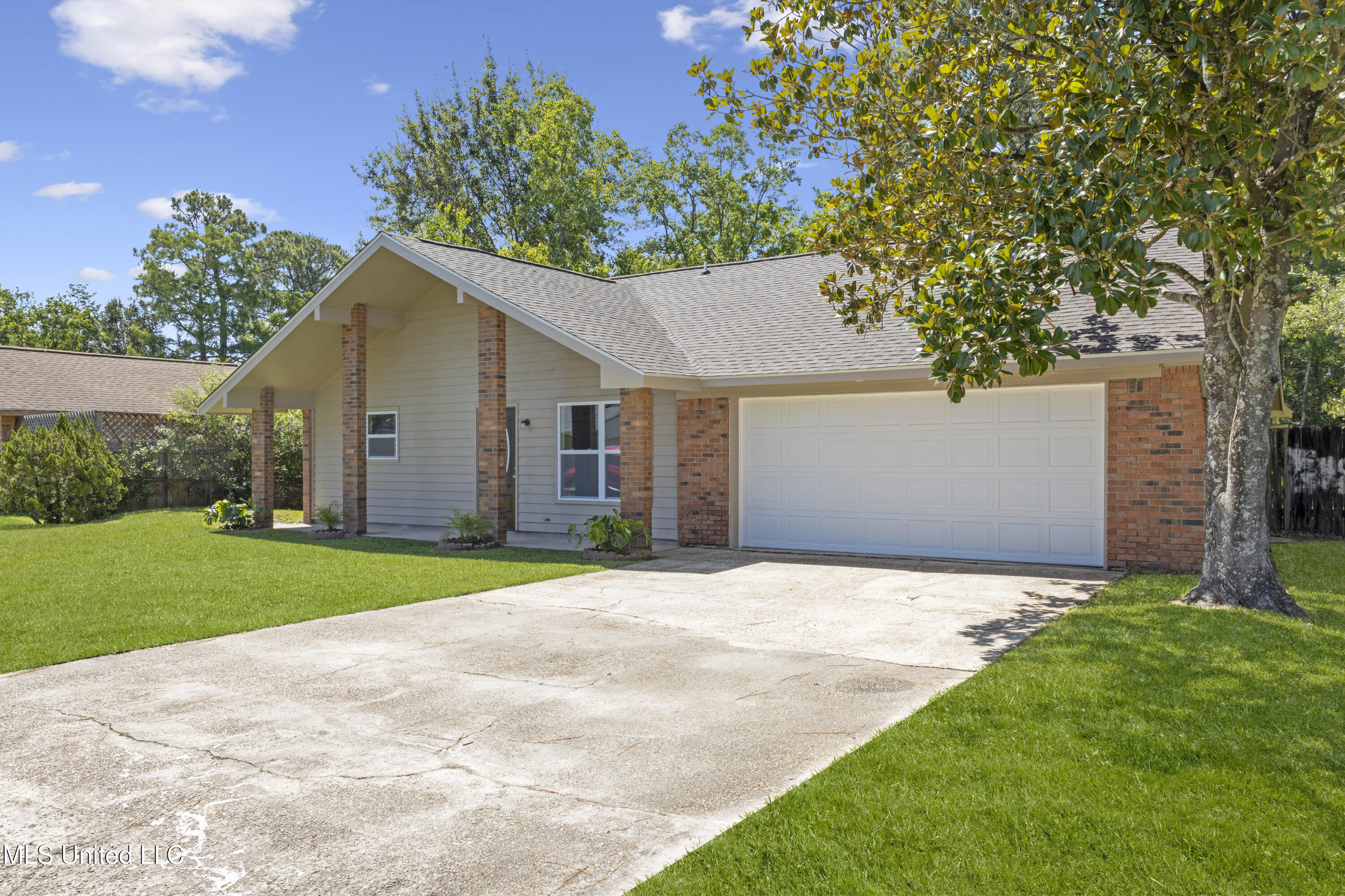 Property Photo:  2410 E Birch Drive  MS 39503 