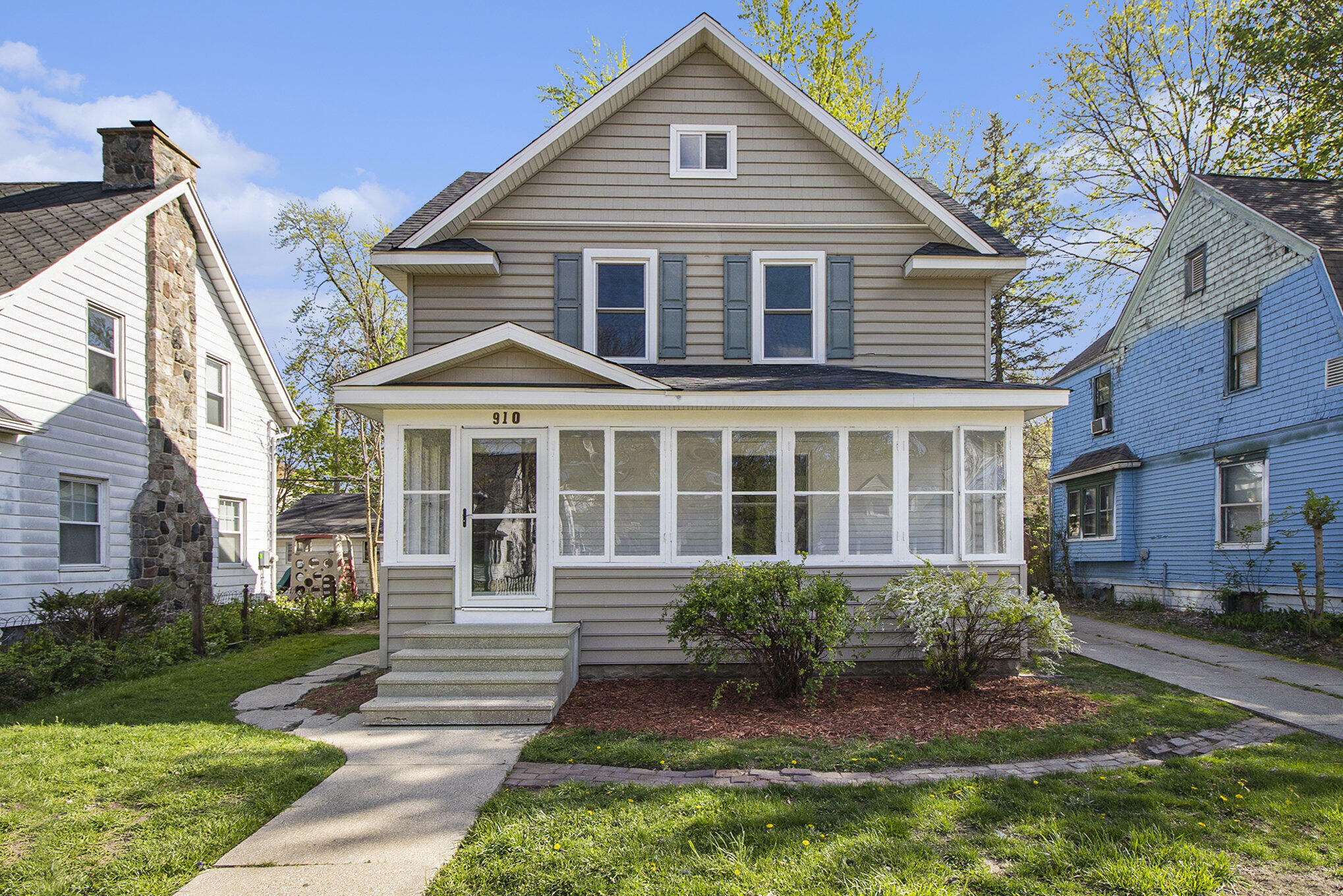 Property Photo: 910 Lane Boulevard MI 49001