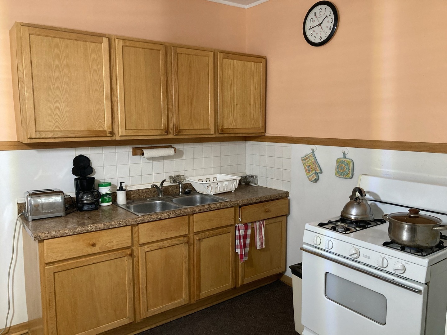 Property Photo: 2941 N Harding Avenue IL 60618