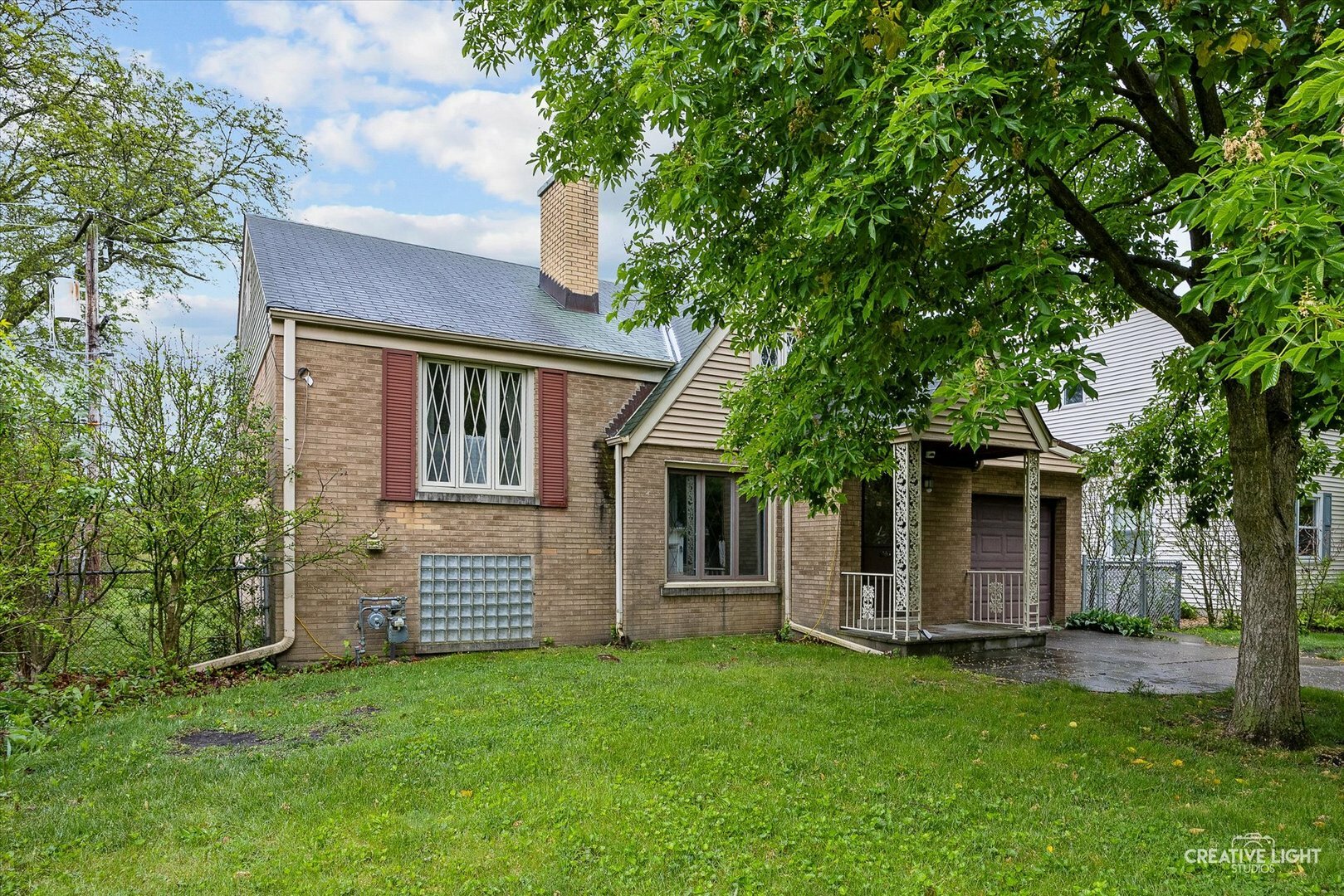 Property Photo: 33 Chestnut Avenue IL 60514