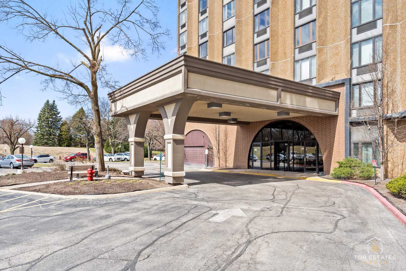Property Photo: 1 Renaissance Place 1121 IL 60067