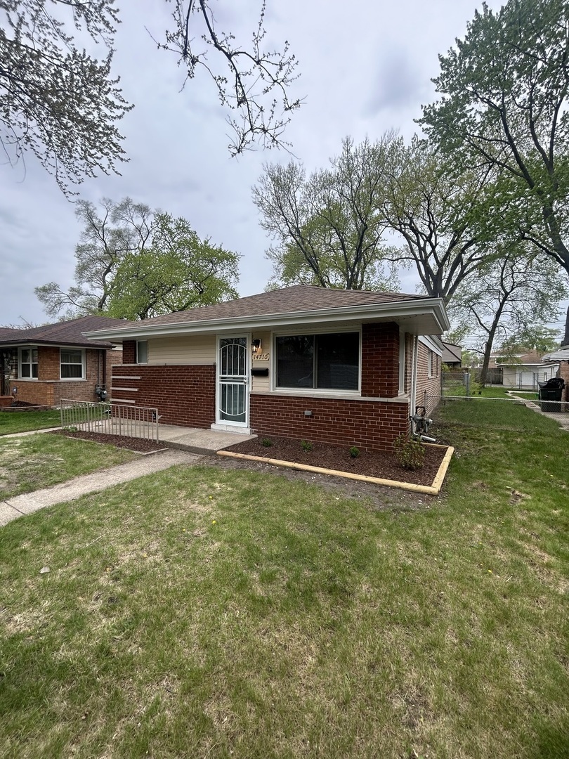 Property Photo: 14710 Kenwood Avenue IL 60419