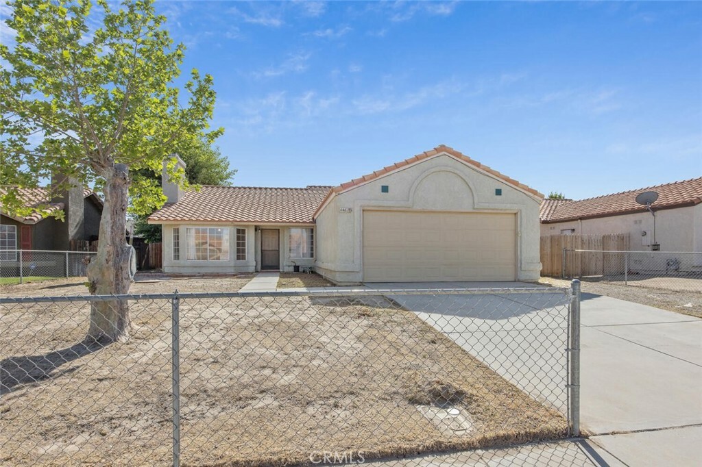 Property Photo:  44628 26th Street E  CA 93535 