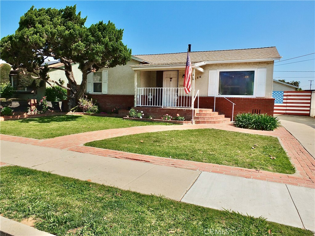 Property Photo: 4684 Goldfield Avenue CA 90807