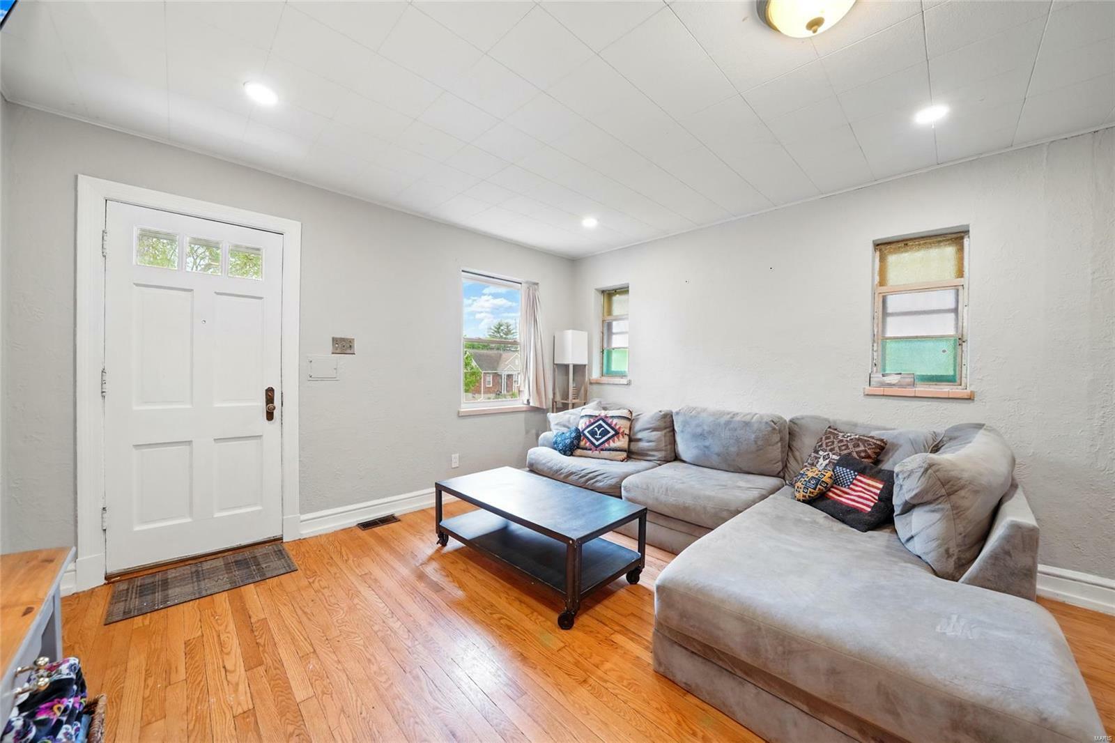 Property Photo: 6211 Bixby Avenue MO 63123