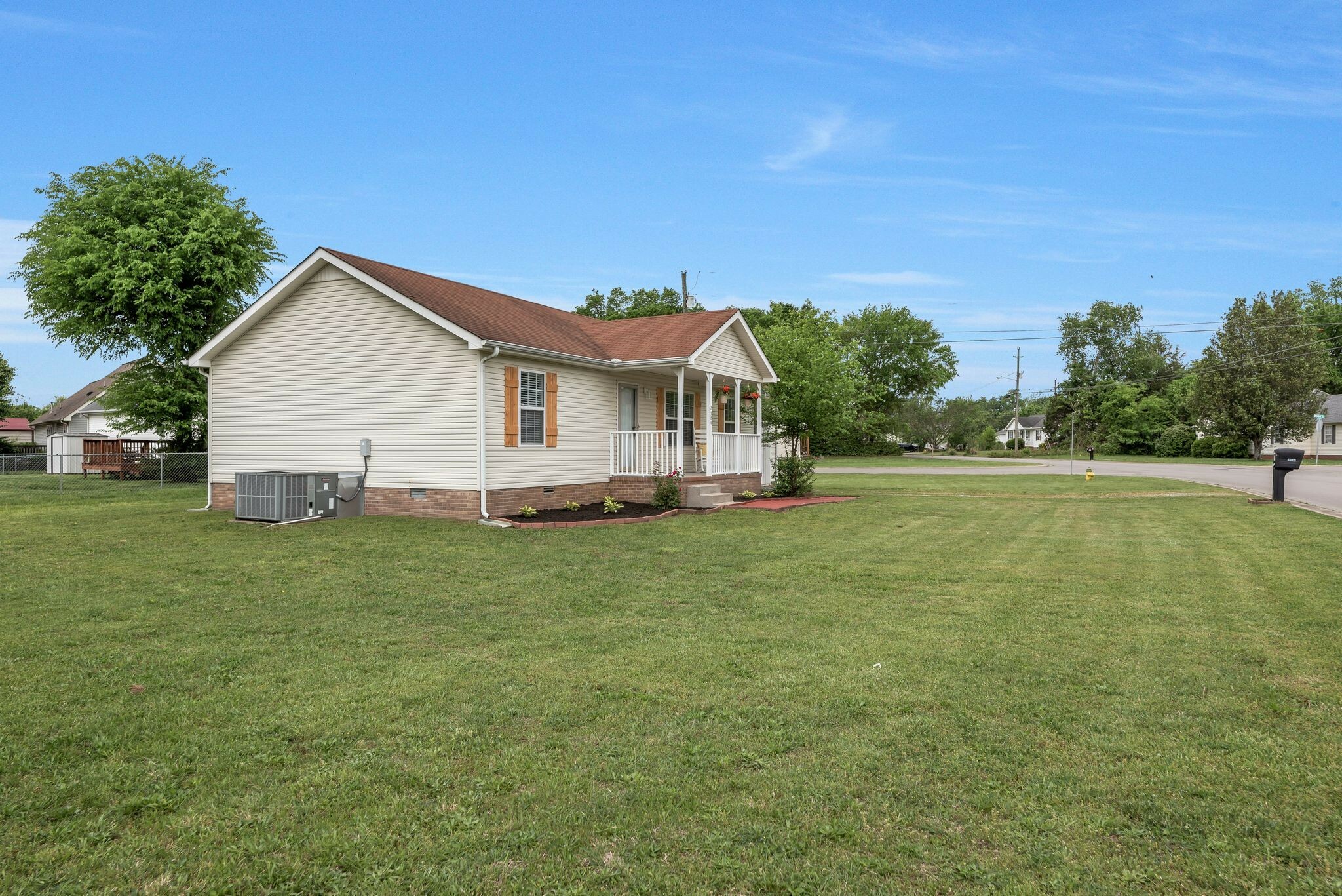 Property Photo: 2504 Floyd Ave TN 37127