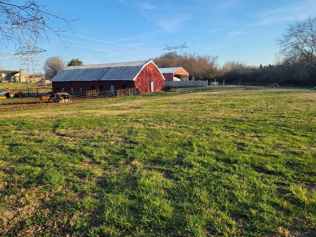 Property Photo: 328 W Lee Etta Dr TN 37066