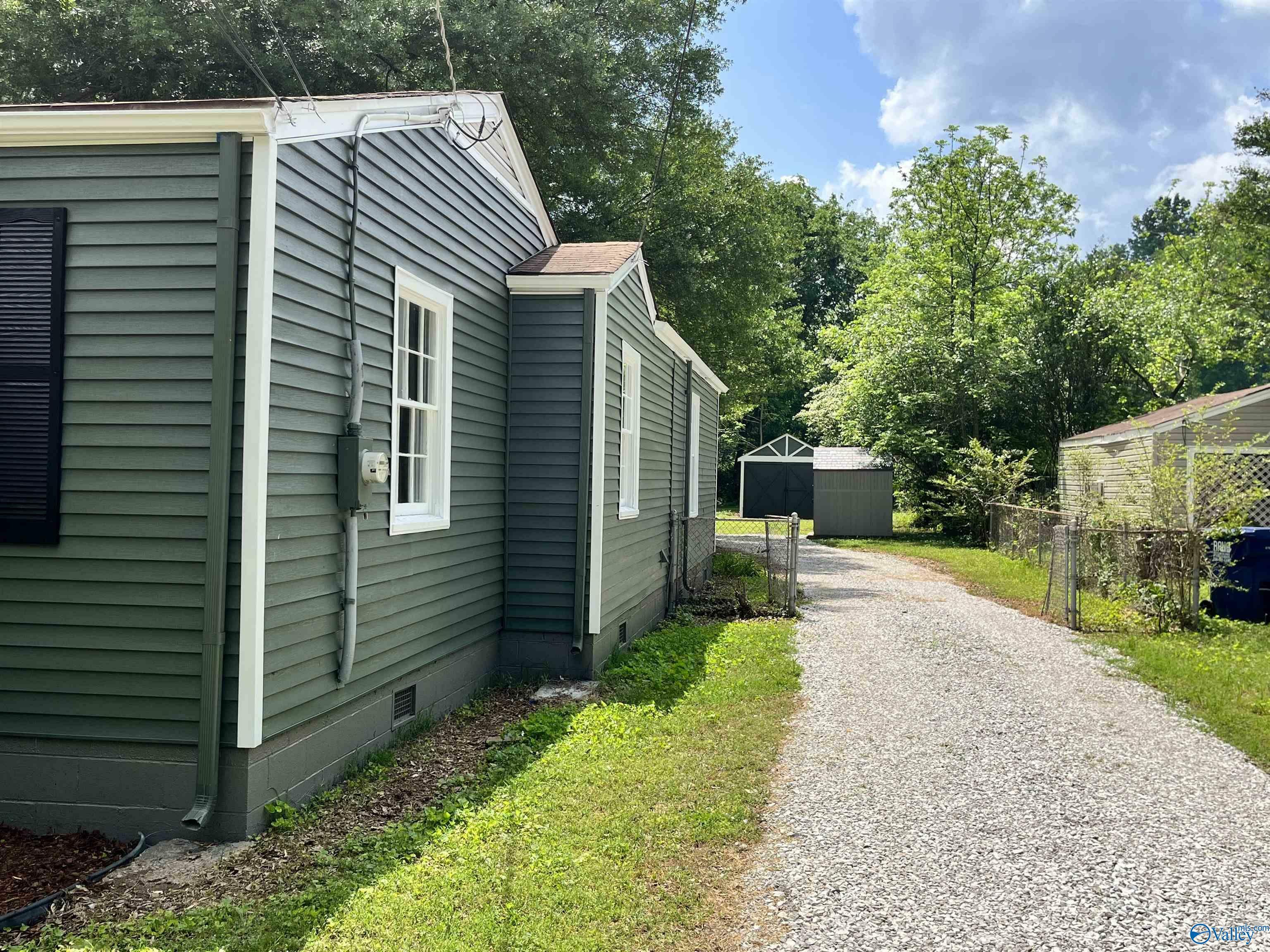 Property Photo: 3417 Marks Drive SW AL 35805