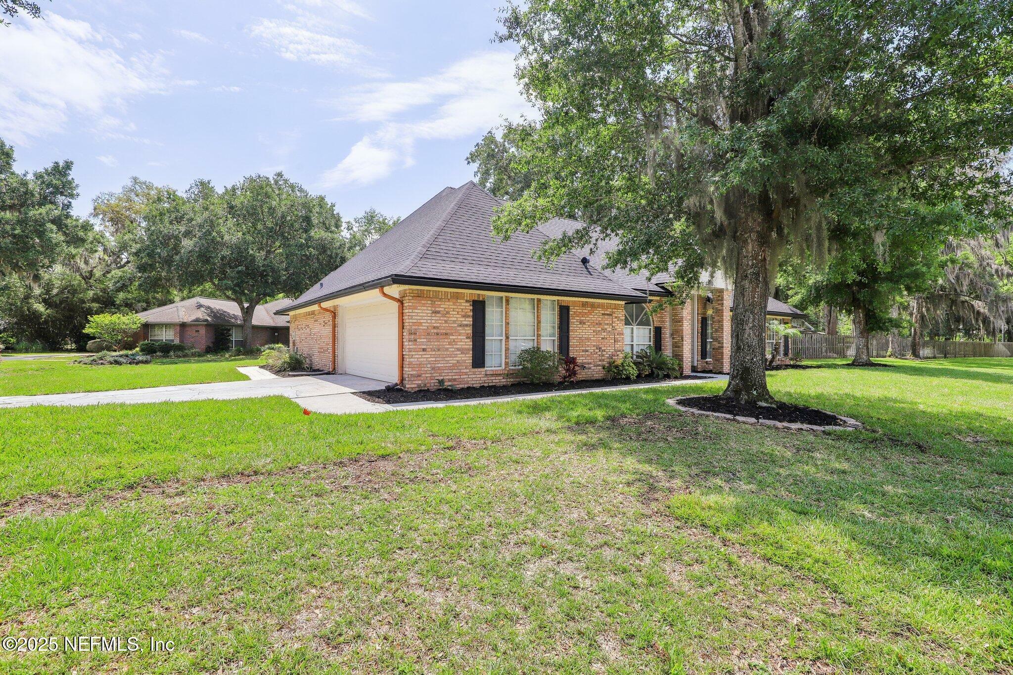 Property Photo: 13900 Sternwheel Court FL 32223