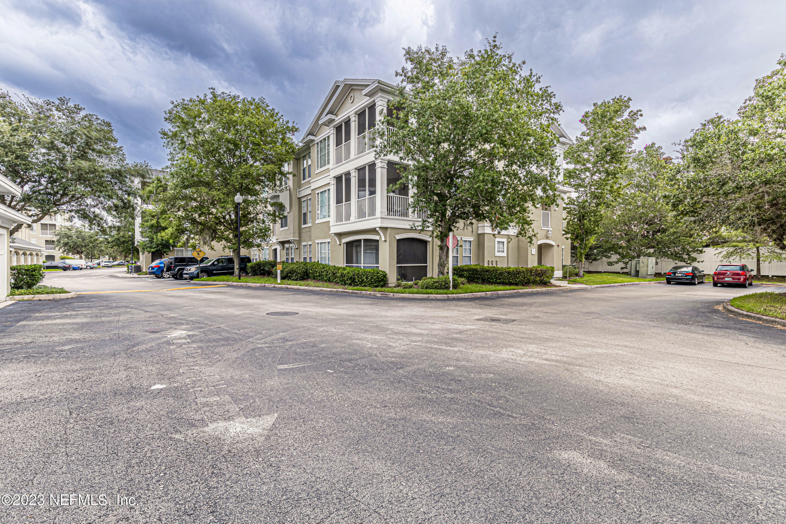 Property Photo: 8290 Gate Pkwy 1317 FL 32216