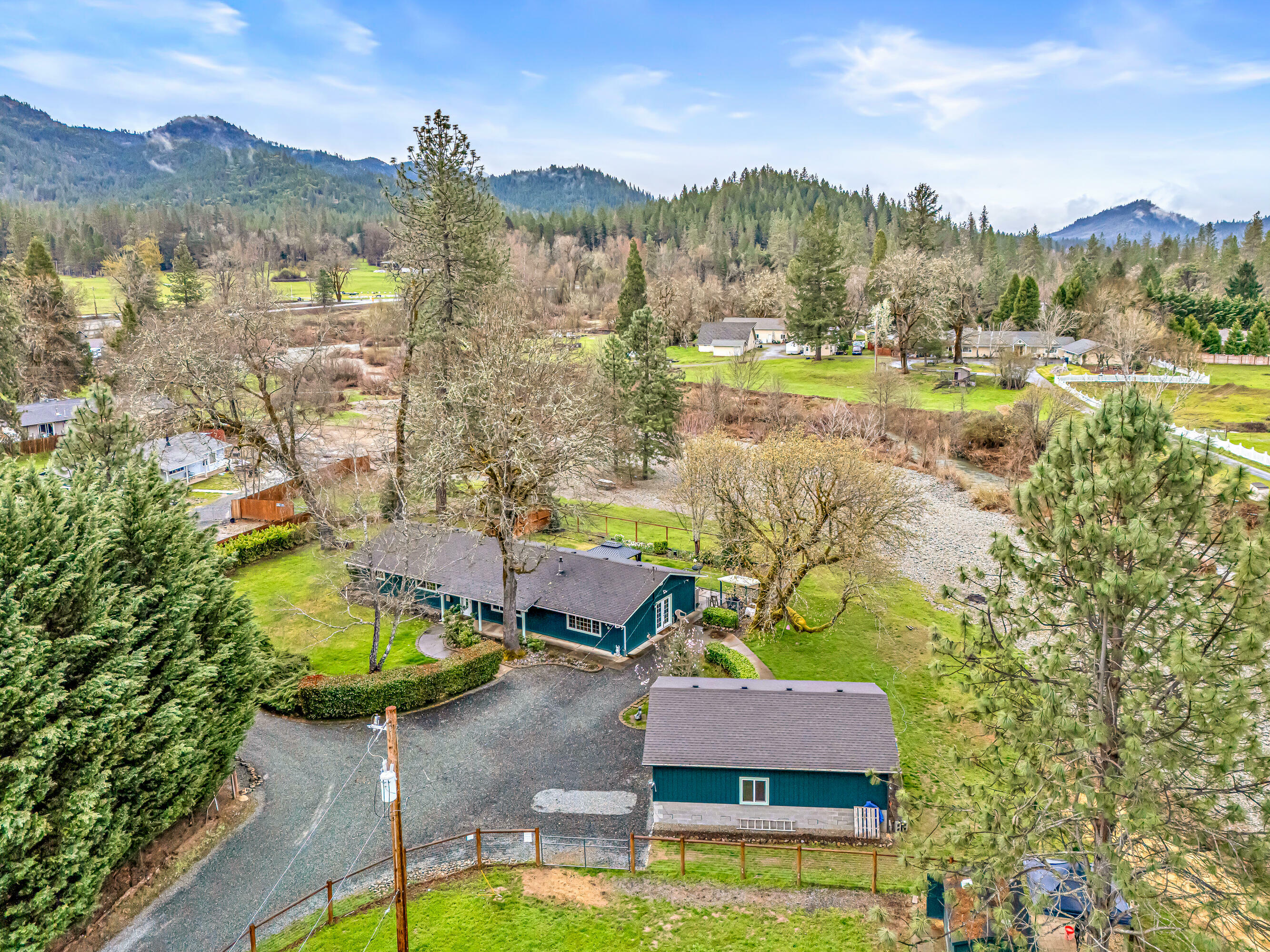 Property Photo: 149 Queens Branch Road OR 97537