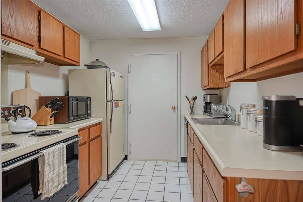 Property Photo: 2 Post Oak Lane 7 MA 01760
