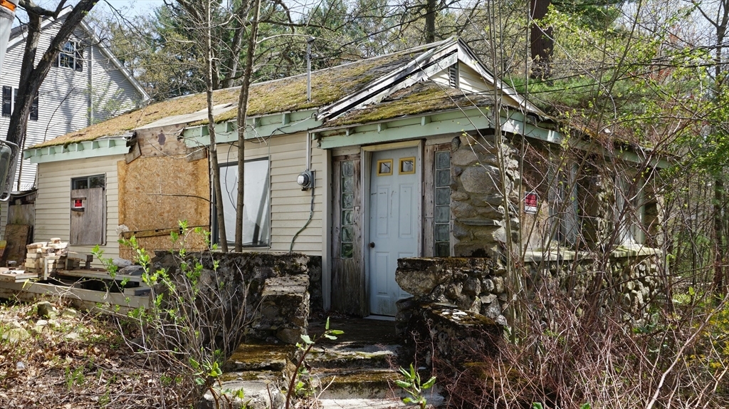 Property Photo: 24 Harnden Rd MA 01821